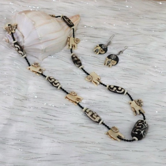 Other - Vintage Bone Necklace Cat‎ Themed Ivory